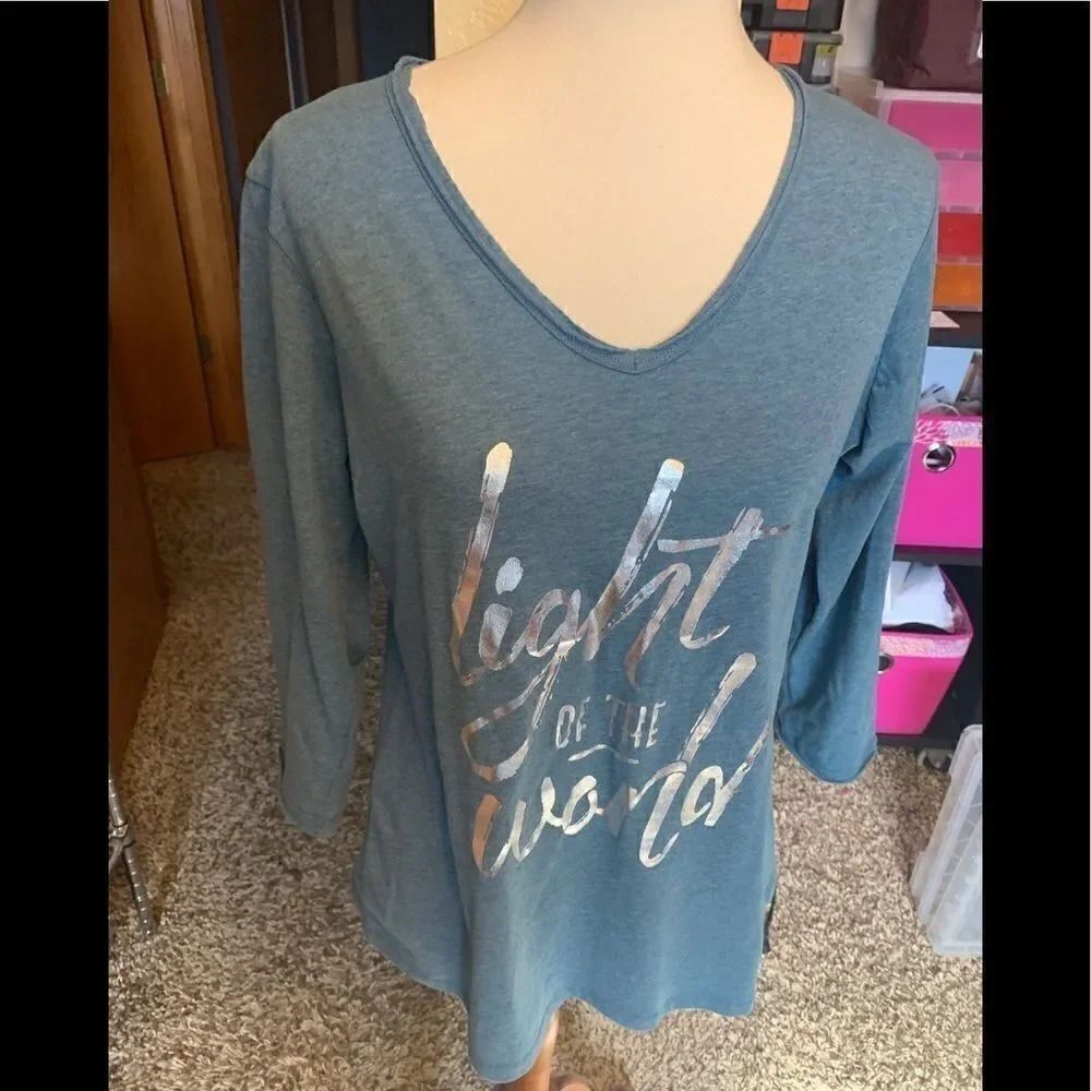 Reba V-NECK Light Of The World Top NWOT #30